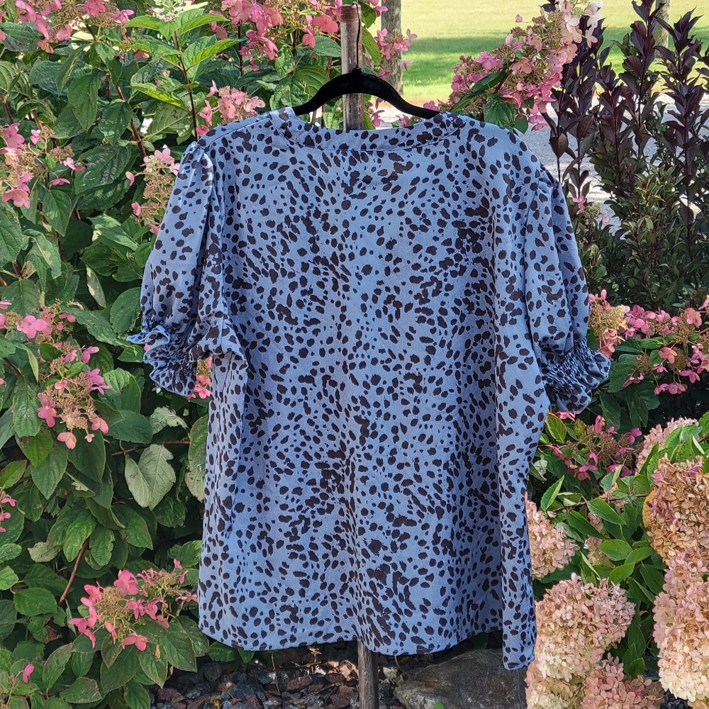 Leopard Print Blue & Black Women's 2X V NECK Puff Sleeve Blouse - Picture 9 of 10